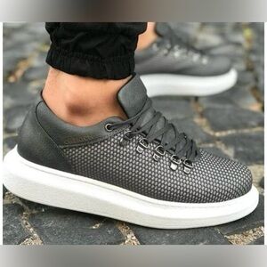 Chekich‎ Men's Grayish Blue Sneakers Size 10